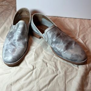 Camo leather loafer